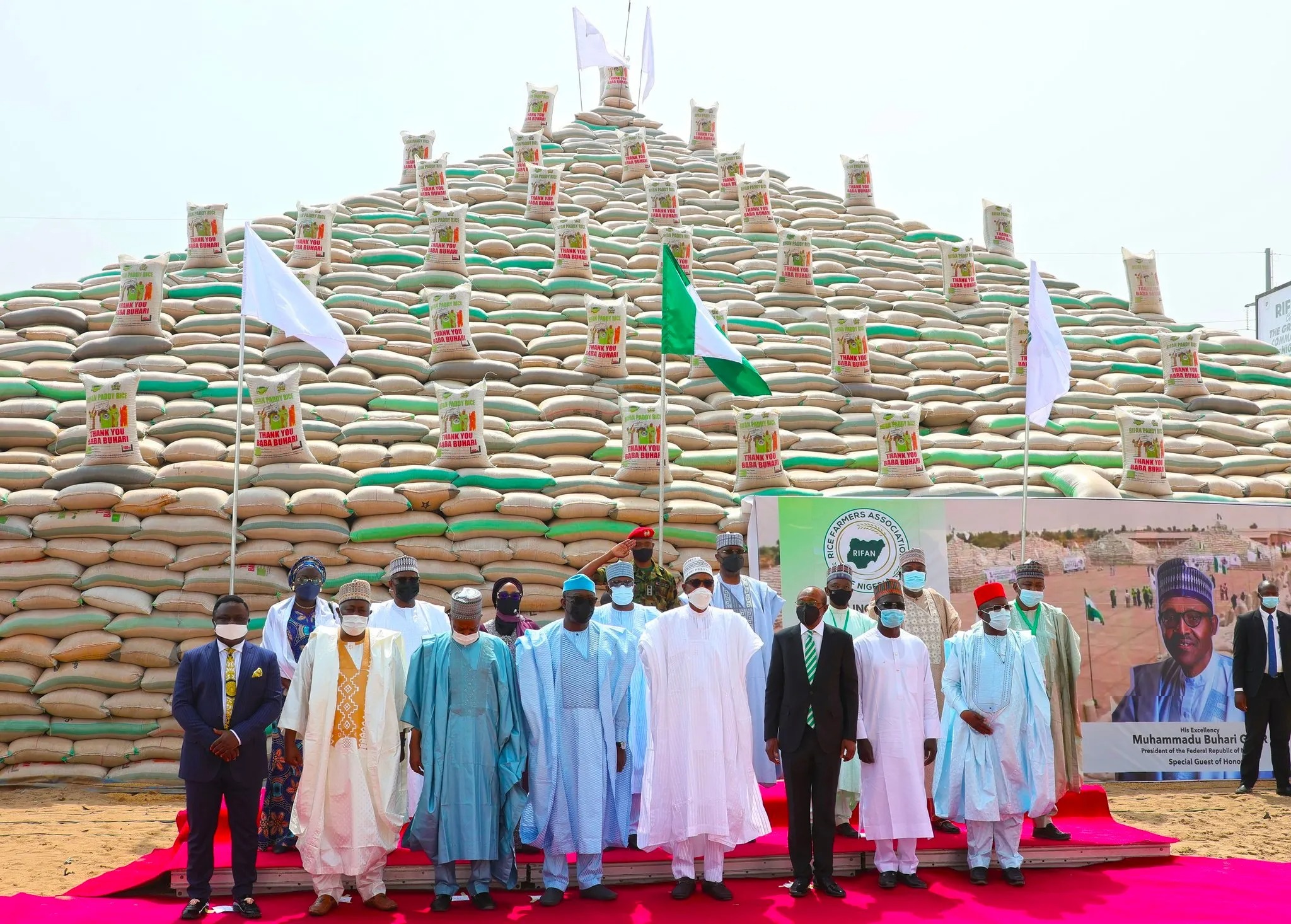 Buhari at Strategic Grains Reserve