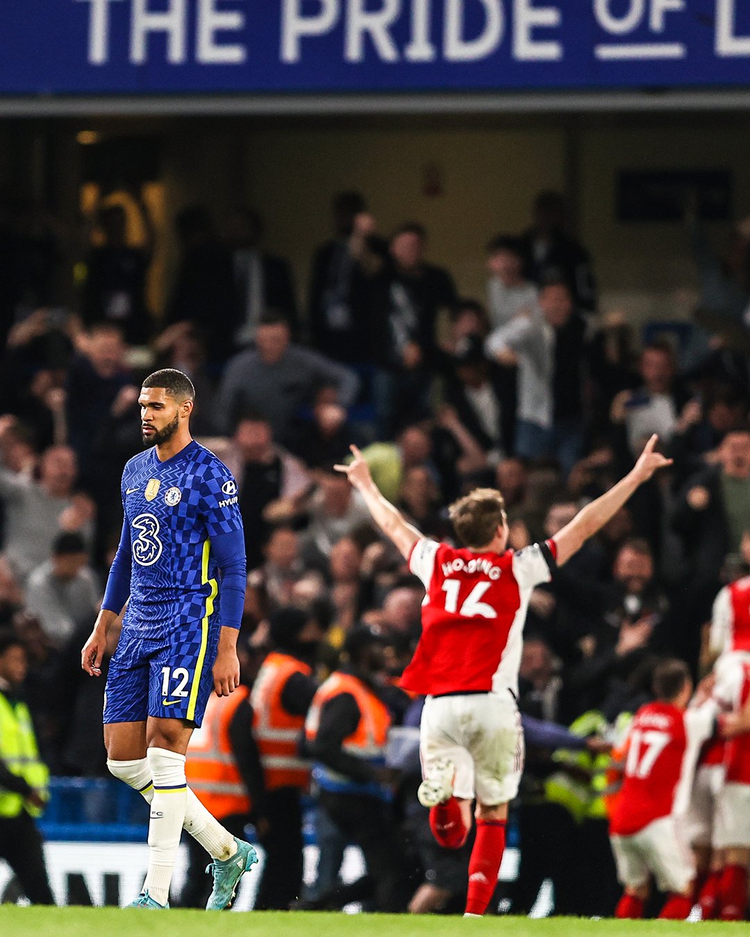 EPL: Arsenal Beat Chelsea To Keep Top Four Hopes Alive